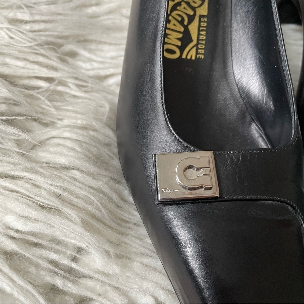Salvatore Ferragamo Black Leather Buckle Detail Kitten Heel Pumps Size 8.5 - Picture 5 of 12